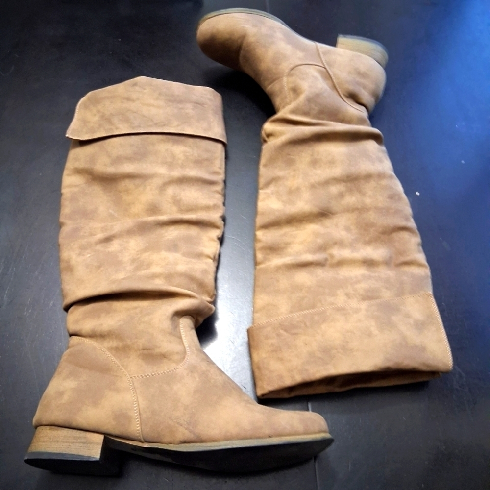 Slouchy Tan Knee High Boots With A Cuff Size 8.5